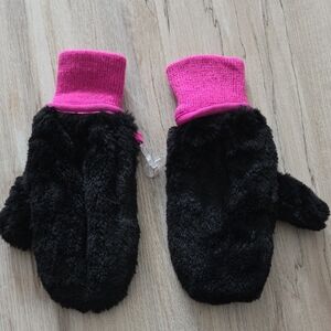 Place Fuzzy Mittens with Pink Cuffs